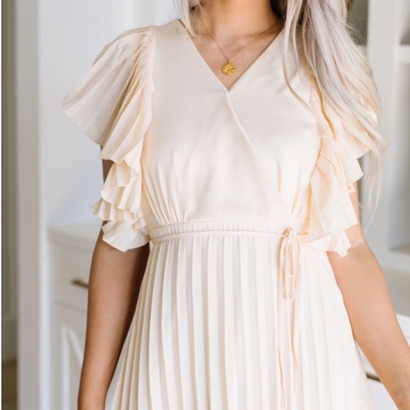 Polagram cream flutter sleeve, pleated dress - Picture 3 of 16
